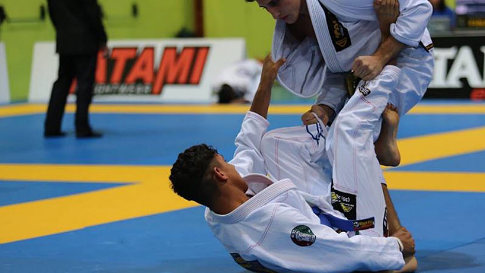 5 De La Riva Sweeps Every Beginner Should Know 5 De La Riva Sweeps Every Beginner Should Know