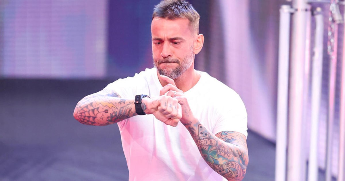 Madison Square Garden Gives CM Punk Custom Gift After WWE Live Event