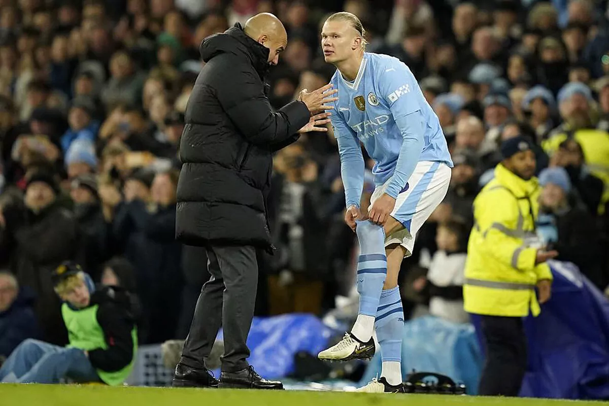 Manchester City breeze past Burnley to keep the pressure on Liverpool