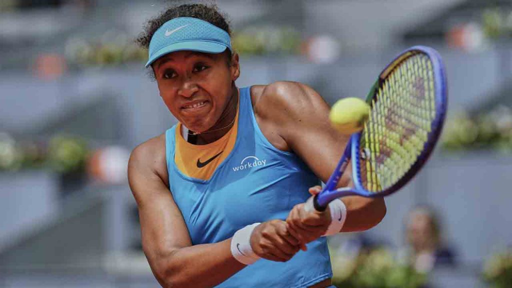 Former No. 1 Naomi Osaka takes first title in four years, first on clay