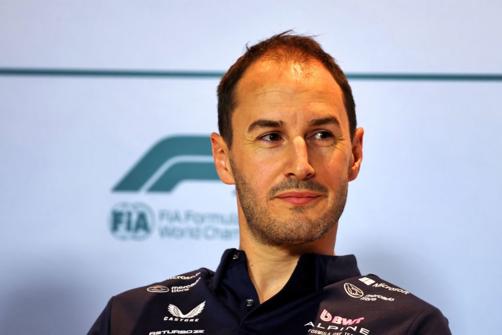 Oliver Oakes resigns as Alpine F1 boss in shock move Oliver Oakes resigns as Alpine F1 boss in shock move
