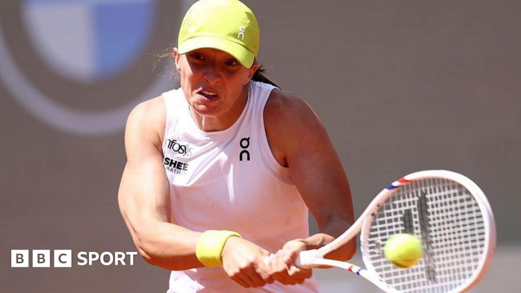 Swiatek breezes through to Italian Open third round Swiatek breezes through to Italian Open third round