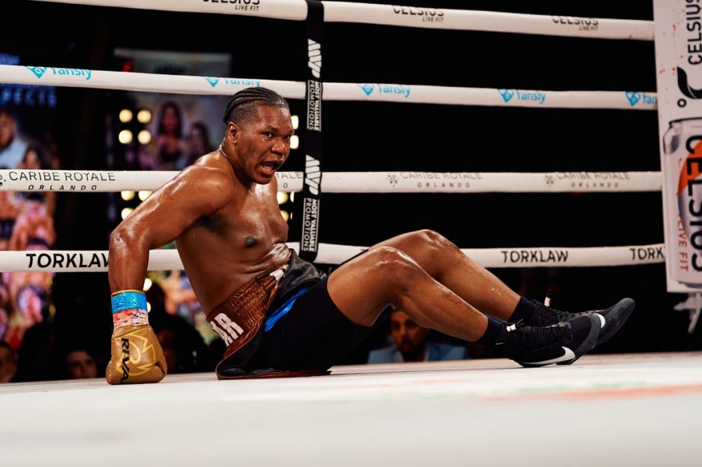 MVP 12 photos: Dainier Pero gets dropped twice, defeats Cesar Navarro by decision