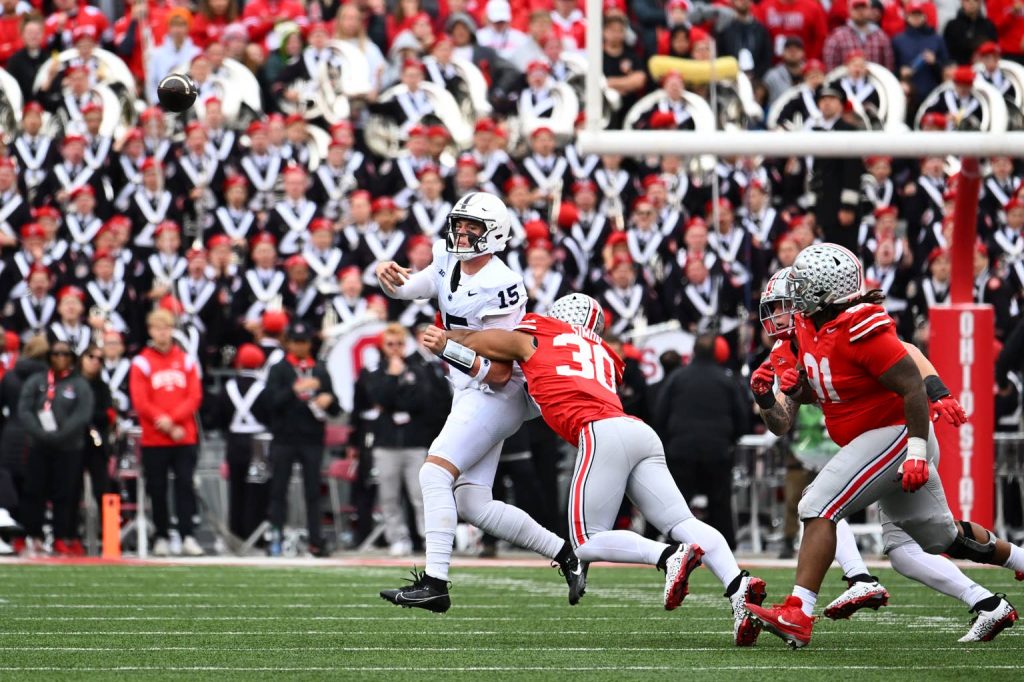 College Football Fans Not Happy With ESPN's Top 25 Rankings