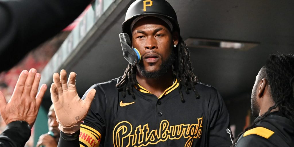 Cruz (back tightness) out for Sunday's finale after early exit Saturday