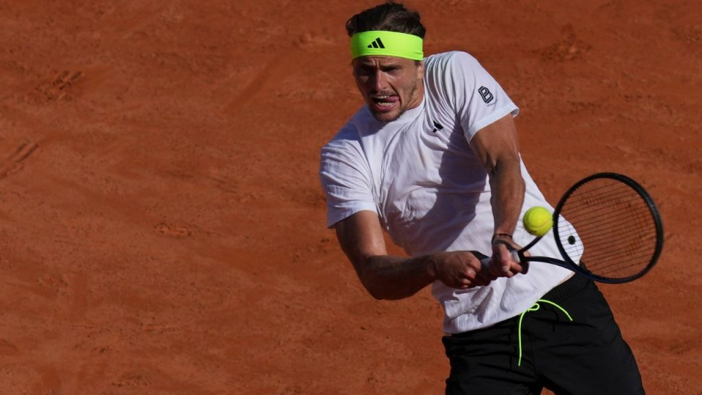 Defending champion Alexander Zverev advances at Italian Open Defending champion Alexander Zverev advances at Italian Open