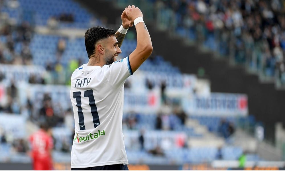 West Ham looking to trump Everton to sign £29m South American star