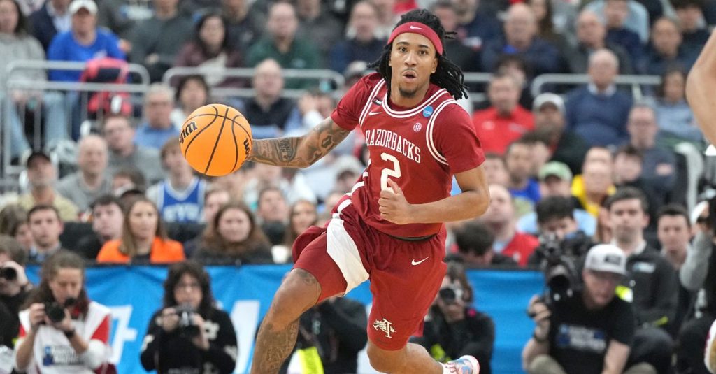 Florida pays up in transfer portal for top returning guard in men’s college basketball Florida pays up in transfer portal for top returning guard in men’s college basketball