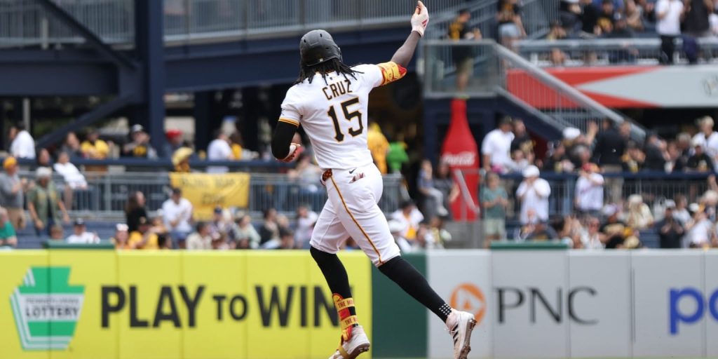 Cruz annihilates 122.9 mph HR, hardest-hit ball tracked by Statcast