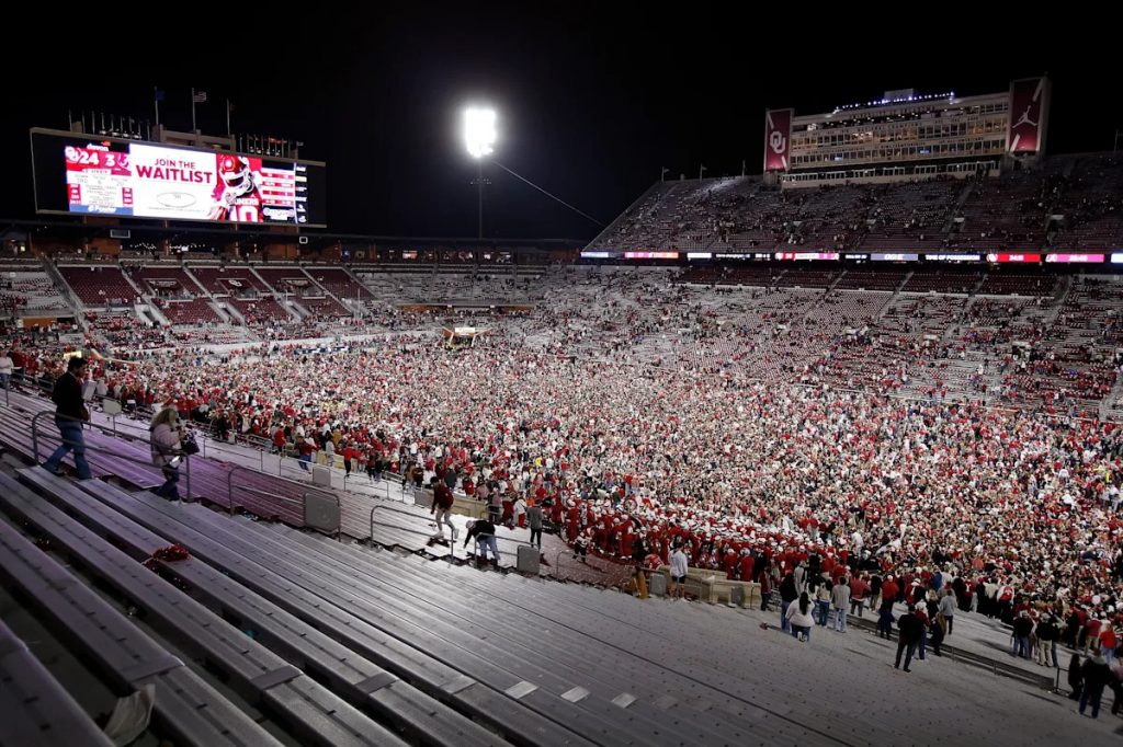 SEC ups field and court storming fines to 0,000 for each violation