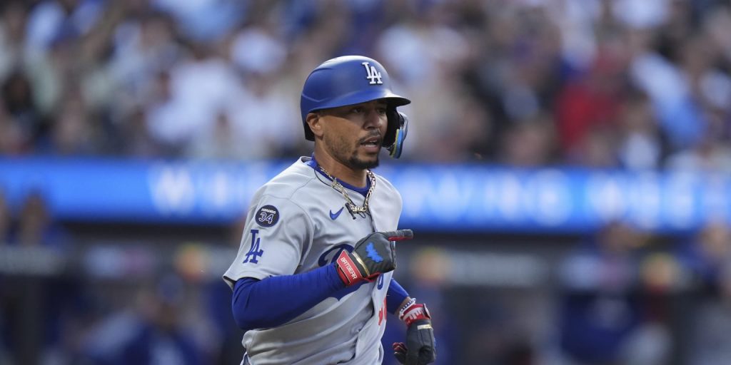 Betts out of lineup, to undergo X-rays after stubbing toe Betts out of lineup, to undergo X-rays after stubbing toe