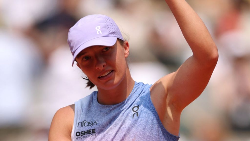 Swiatek to face Sabalenka in French Open semis Swiatek to face Sabalenka in French Open semis