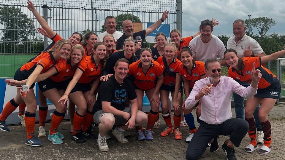 Netherlands: Het weekend: 15-jarige debutanten, ons Soofje en KIA-parade Netherlands: Het weekend: 15-jarige debutanten, ons Soofje en KIA-parade