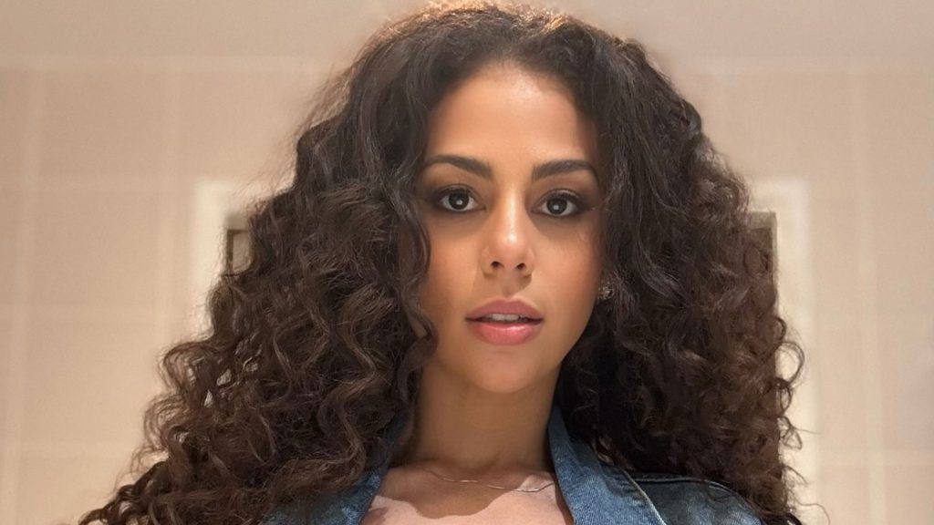 ‘Omg hope there are more’ – Samantha Irvin turns heads while going braless after quitting WWE for music career