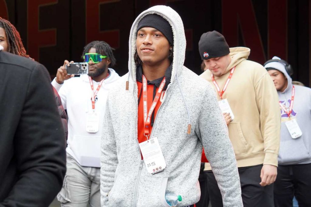 Nation's Top LB To Officially Visit SEC Powerhouse After Trips To Clemson, Oregon