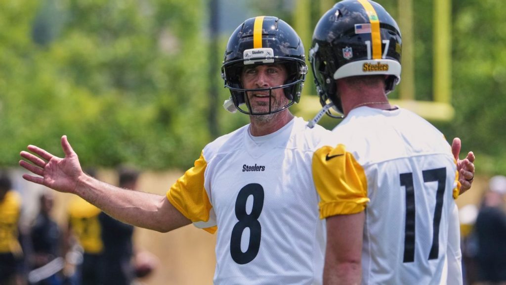 Aaron Rodgers, back in camp: How the 41-year-old left an impression on his Pittsburgh teammates