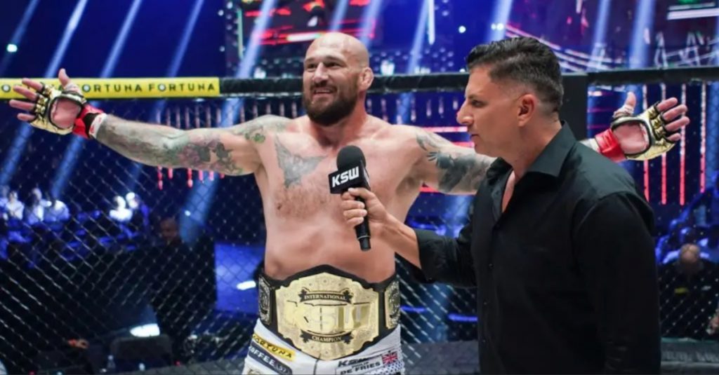 Phil De Fries Submits Arkadiusz Wrzosek to Score 12th Straight Heavyweight Title Defense – KSW 107 Highlights Phil De Fries Submits Arkadiusz Wrzosek to Score 12th Straight Heavyweight Title Defense – KSW 107 Highlights