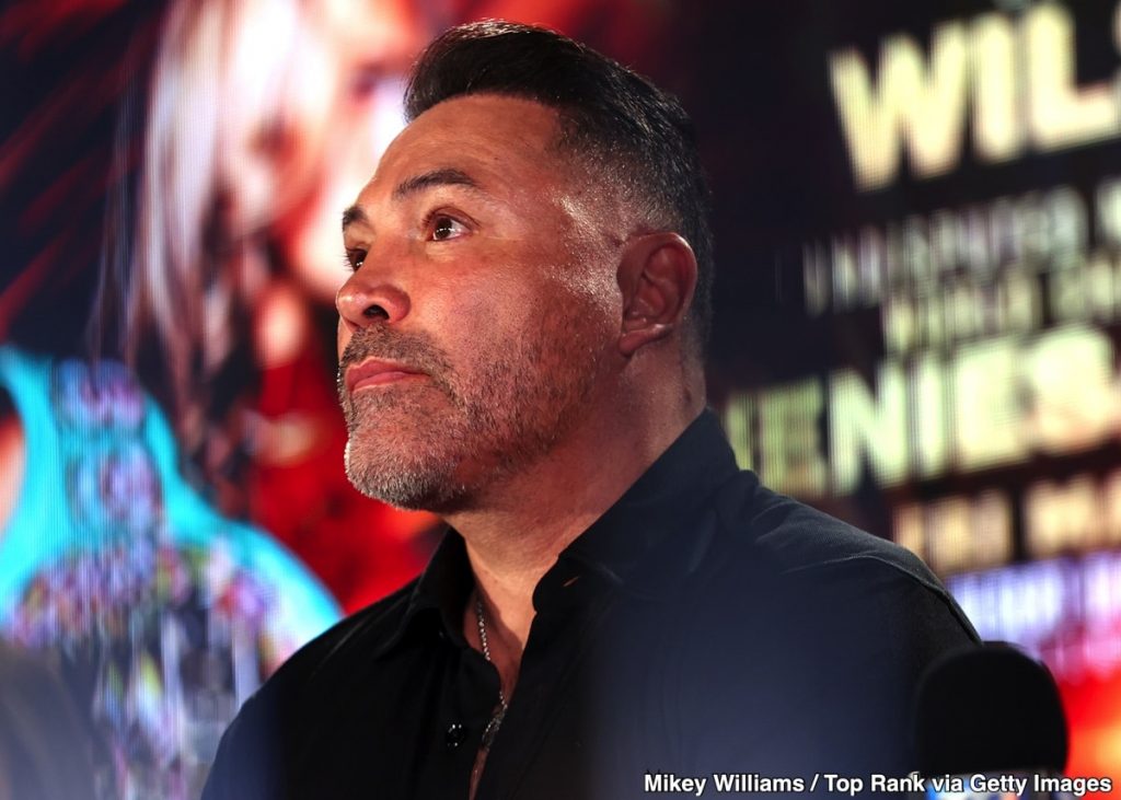 De La Hoya Says Canelo-Crawford Fight Taking Place In Broad Daylight Is A Disgrace: “Do They Not Give A Damn About The Fans?