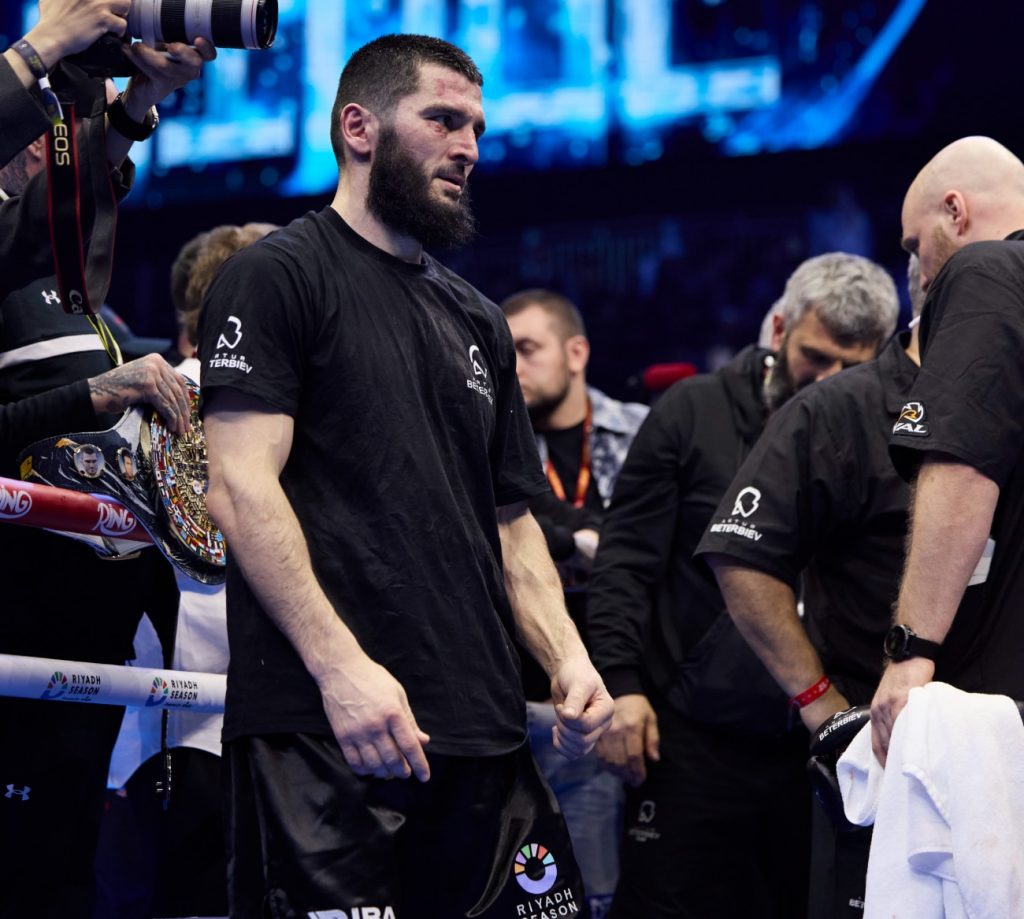 Artur Beterbiev’s Radical Transformation: Why His New Southpaw Stance Could Be the Key to Beating Dmitry Bivol