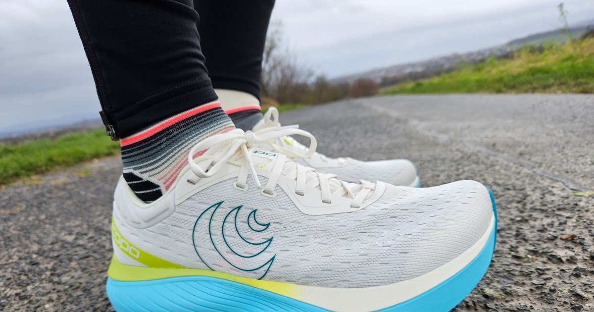 Testbericht: Topo Athletic Atmos – Topos Max-Cushion Einstieg – Unaufgeregt, smooth, fast perfekt! 8 Vergleiche (German)
