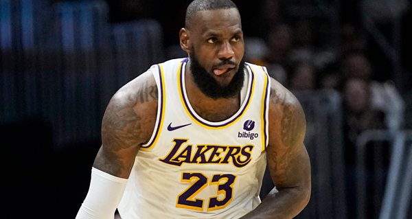 LeBron James Believed To Prefer To Spend Remainder Of Career With Lakers