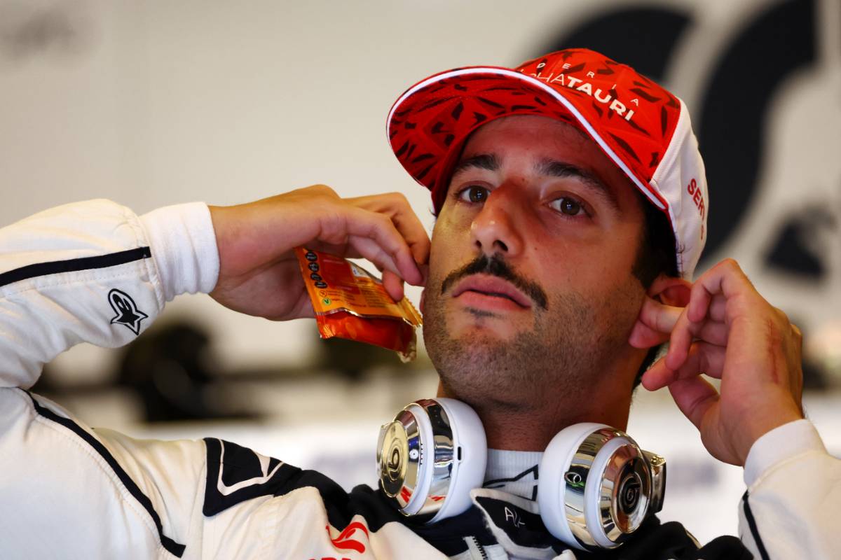 Ricciardo ‘thrown’ by timing of Hamilton to Ferrari announcement