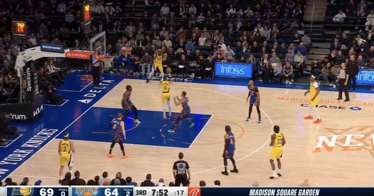 Tyrese Haliburton played 4D chess with backboard alley-oop to himself to set up teammate Tyrese Haliburton played 4D chess with backboard alley-oop to himself to set up teammate
