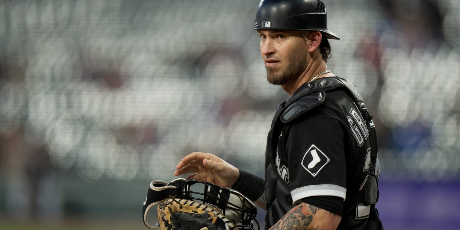 Pirates land veteran backstop Grandal on 1-year deal (source)