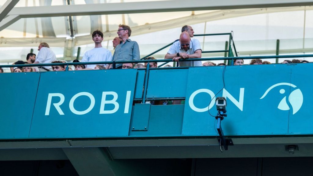 Zverev helps fan hit by falling ad from upper deck