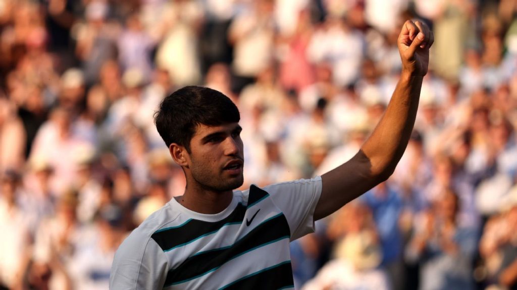 Alcaraz tops Munar in 3-set Queen's Club thriller