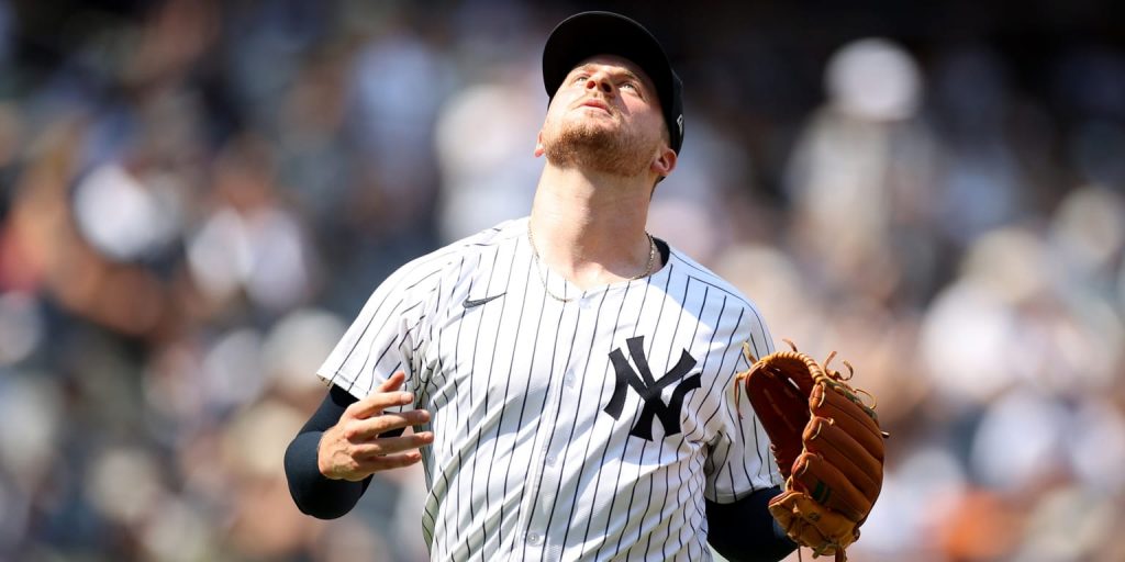 Schmidt flirts with no-no, throws 7 hitless frames in Yanks' romp Schmidt flirts with no-no, throws 7 hitless frames in Yanks' romp