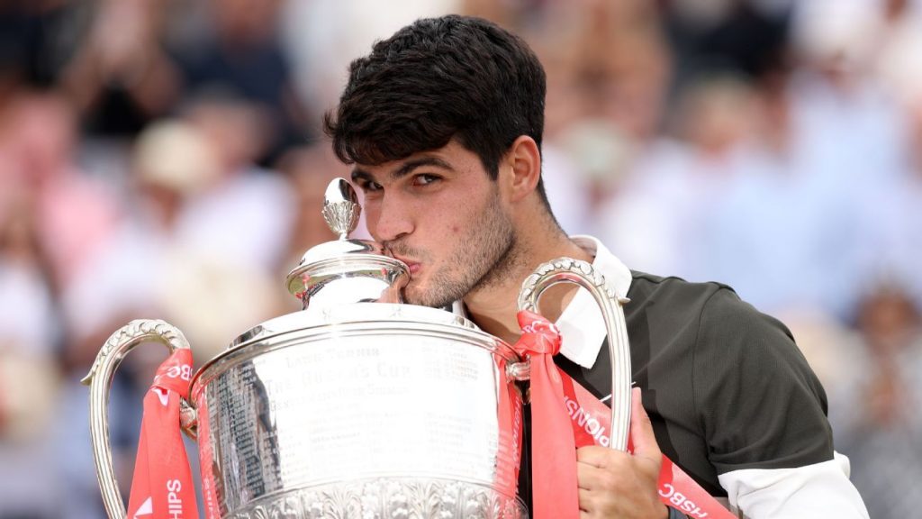 Alcaraz holds off Lehecka for Queen's Club crown
