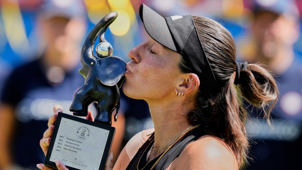 Pegula beats Swiatek to win Bad Homburg title in Wimbledon tune-up Pegula beats Swiatek to win Bad Homburg title in Wimbledon tune-up