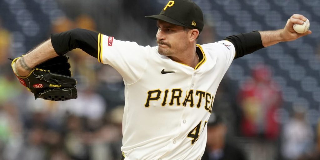 Heaney flirts with no-no for Pirates, whose romp harkens back to 1925 club Heaney flirts with no-no for Pirates, whose romp harkens back to 1925 club
