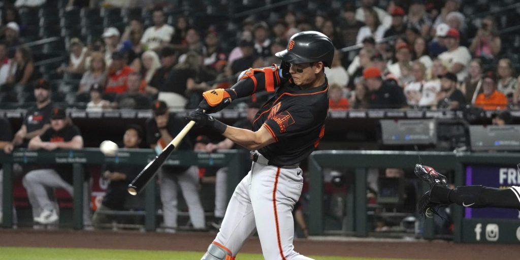 Giants bounce back to nudge past D-backs in 10th inning