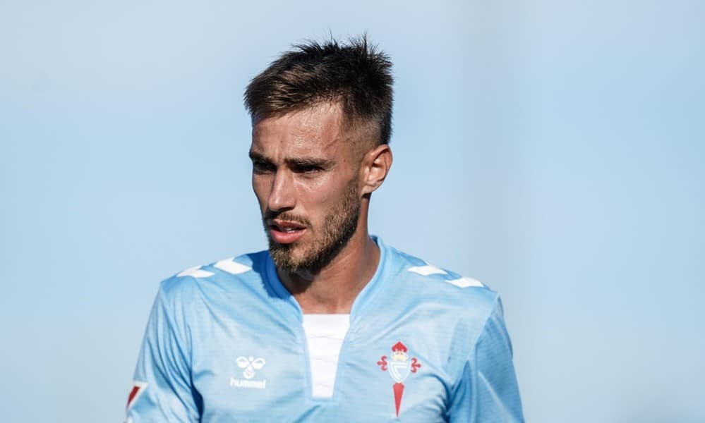 West Ham make ‘approach’ to sign £17m international star, player open to joining