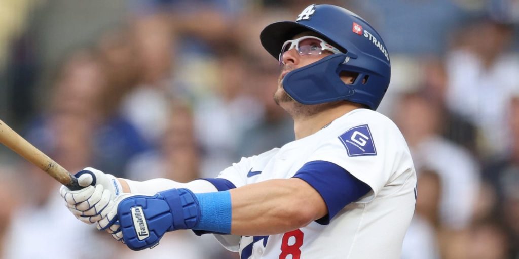Kiké Hernández (left elbow) lands on IL ahead of tough opener vs. Crew