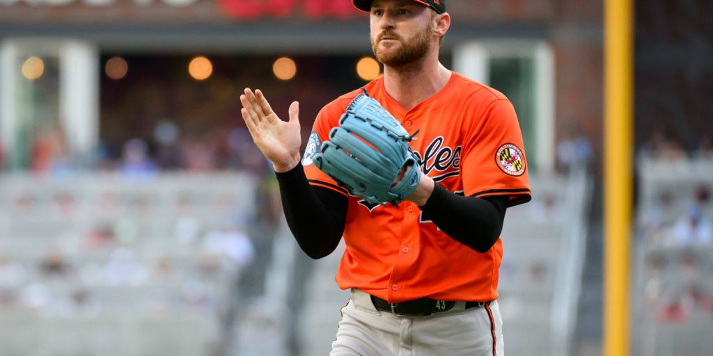 'In a tough spot' in standings, O's trade reliever Baker to Rays for Draft pick