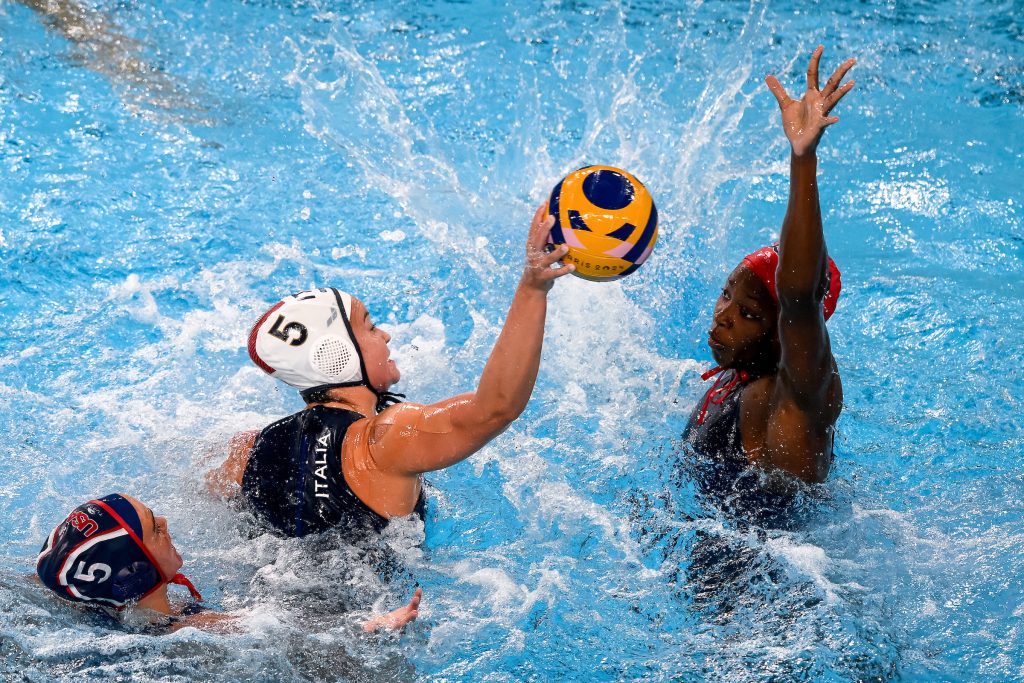 World Championships: U.S. Routs China, Hungary Edges Greece to Open Women’s Water Polo