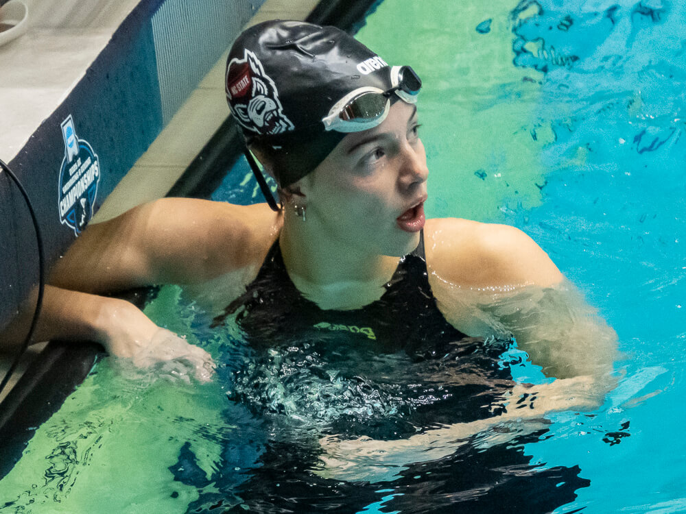 World University Games: Leah Shackley Cruises in Prelims of 200 Backstroke; Both U.S. Relays Qualify First