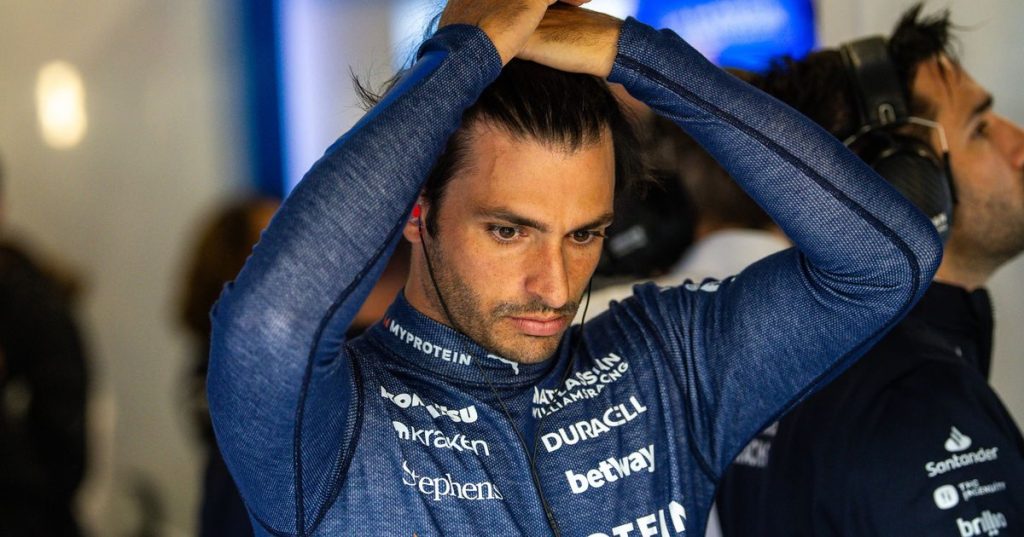Carlos Sainz reveals what Ferrari didn’t tell him about Lewis Hamilton before Mercedes talks