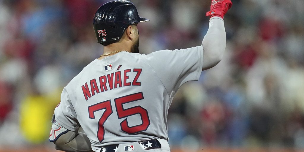 Narváez flips own script in Philly with go-ahead blast in 11th inning