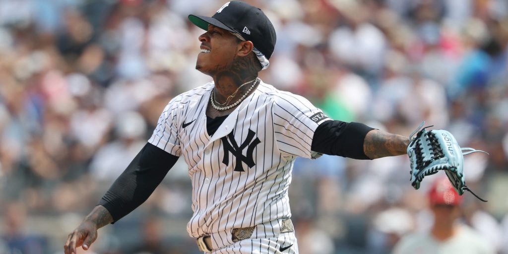 Bad news extends onto field as Yanks get outslugged again