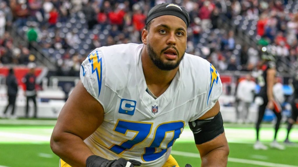 Sources: Bolts reach record deal with LT Slater