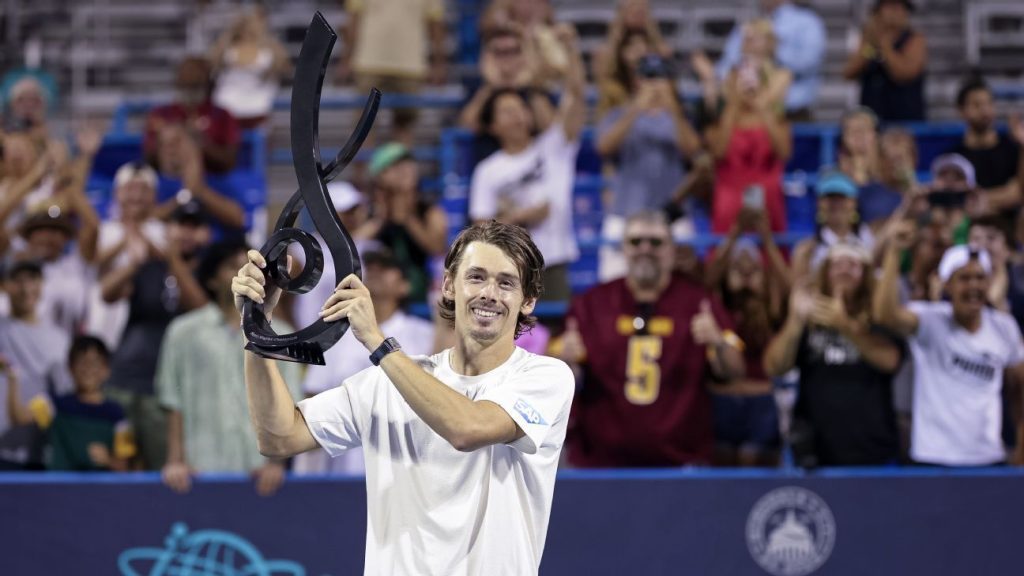 De Minaur rallies in D.C. final, consoles opponent