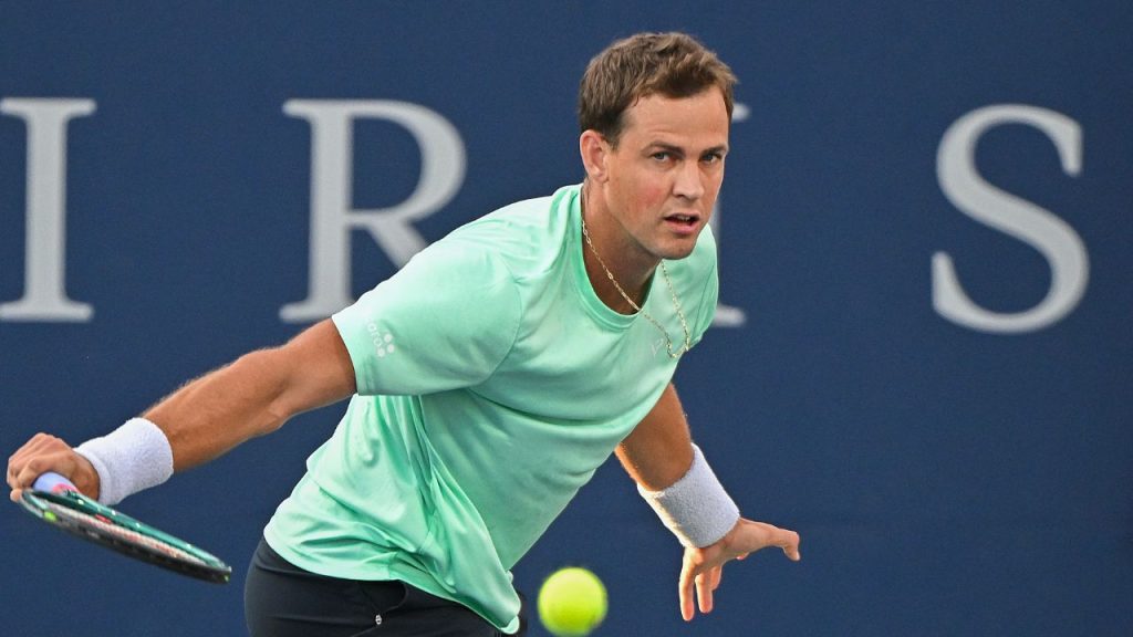 Vasek Pospisil leaves it all on the court one last time before family, friends Vasek Pospisil leaves it all on the court one last time before family, friends
