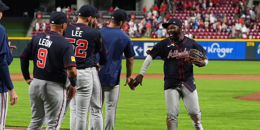 8 runs in the 8th … from both teams?! Braves top Reds in historic thriller 8 runs in the 8th … from both teams?! Braves top Reds in historic thriller