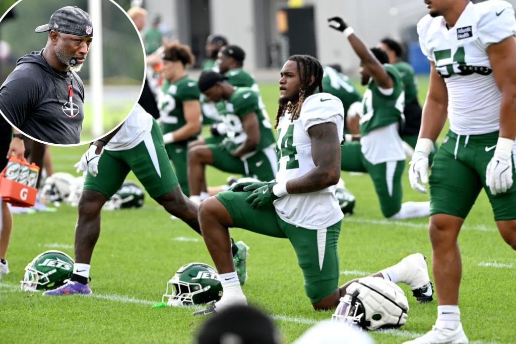 Jets coaches praise Aaron Glenn for putting focus on tackling early in training camp Jets coaches praise Aaron Glenn for putting focus on tackling early in training camp