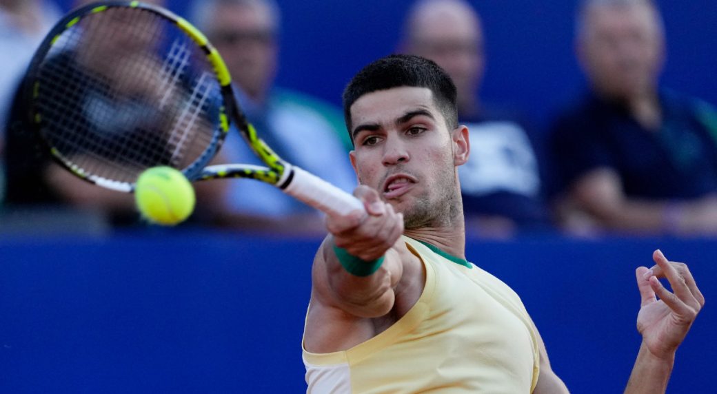 Alcaraz beats Carabelli in clay-court debut to reach quarterfinals of Argentina Open
