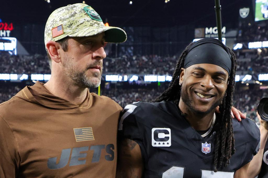 Raiders have ‘zero’ plans to trade Davante Adams despite Aaron Rodgers’ recruiting efforts